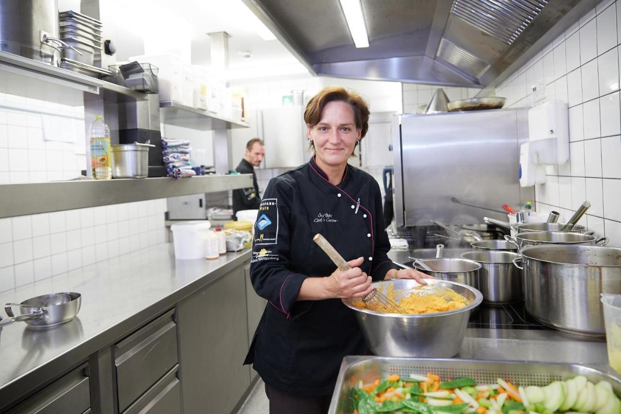 Erfurths Bergfried Ferien & Wellnesshotel ฮินเทอร์ซาร์เทน ภายนอก รูปภาพ